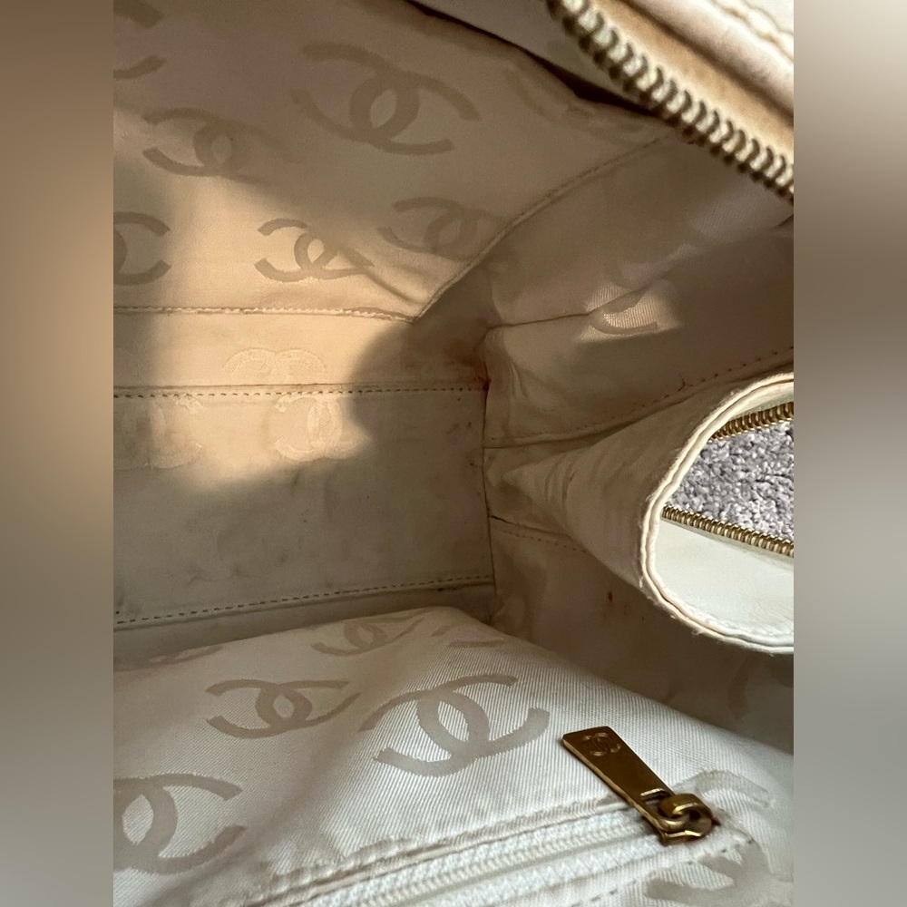 Chanel Bowler Bag w/Gold Hardware - Picture 13 of 17